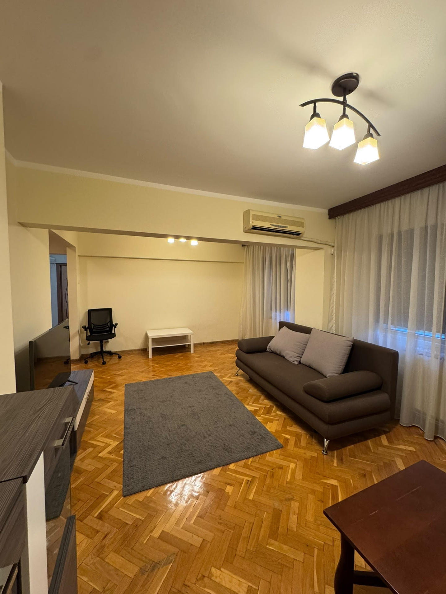 Apartment for rent in B Bucuresti, 102 m²