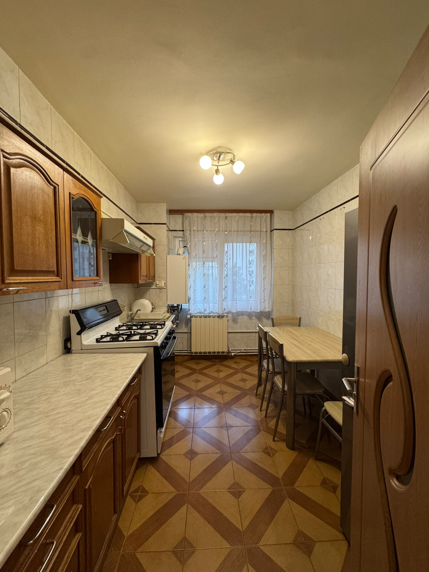 Apartment for rent in B Bucuresti, 102 m²