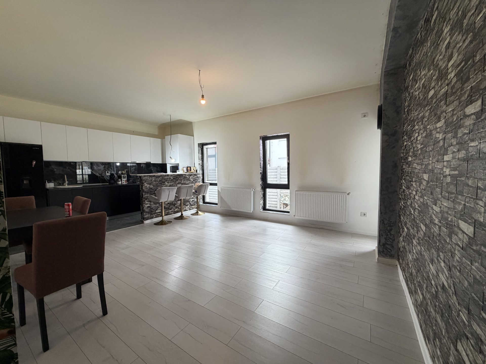 Ground Floor Villa with Attic Potential 4 Bedrooms 2 Bathrooms Furnished/Equipped 101sqm 185 sqm Courtyard 4