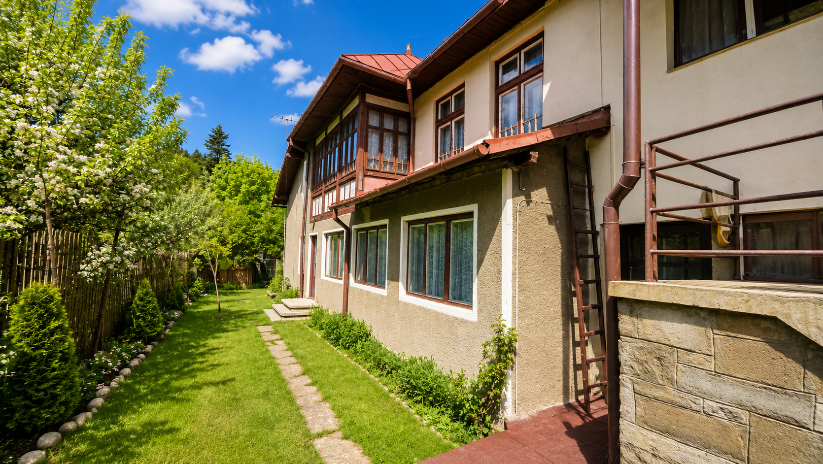 Corp de casă 204 mp utili în Predeal | Ideal pentru locuire sau investiție
