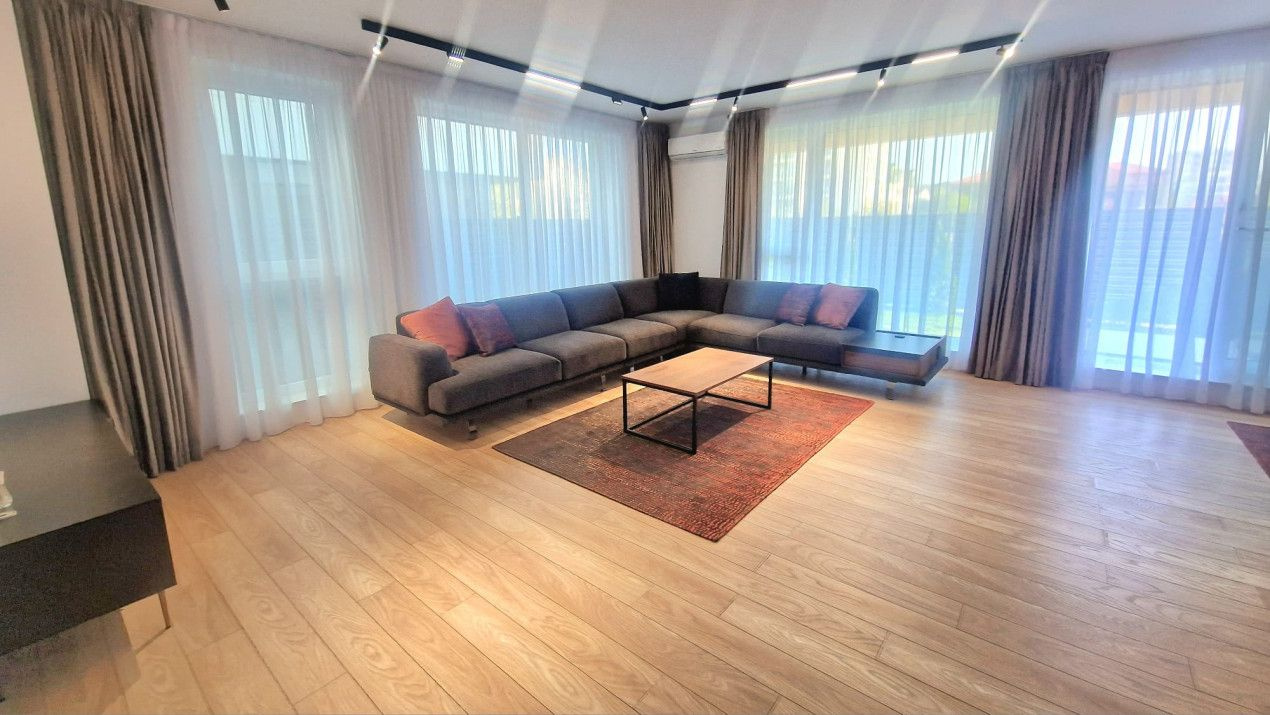 Casă de vânzare în IF Voluntari, B-dul Pipera Nr. 1Z ([object Object]), 240 m²