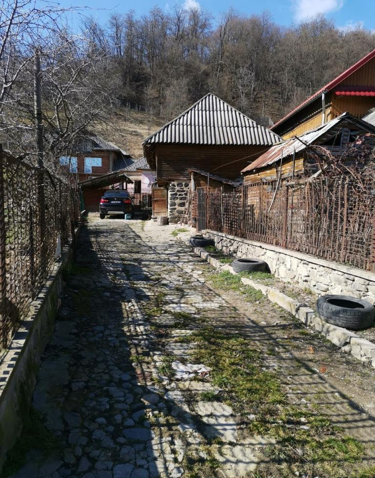 Casă cu 2 Camere și Teren Generos – Aninoasa (Sat Slănic), Argeș