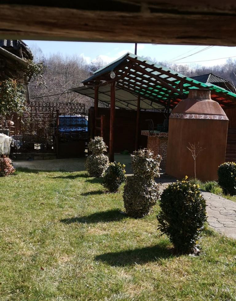 Casă cu 2 Camere și Teren Generos – Aninoasa (Sat Slănic), Argeș
