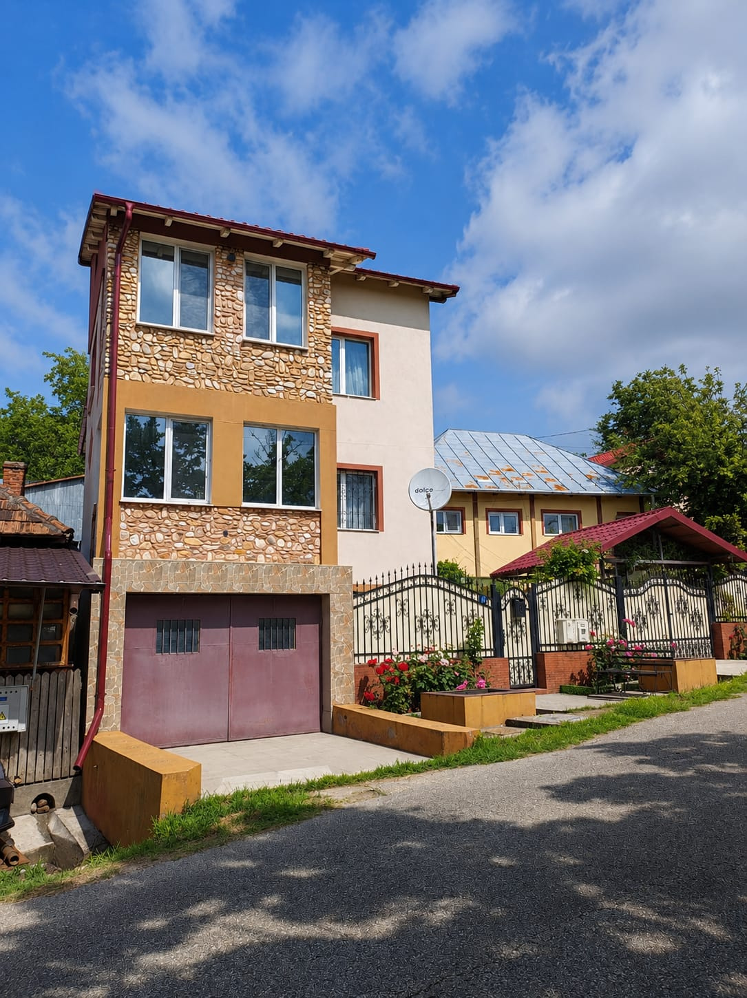 Stefanesti | Proprietate cu doua imobile | Teren 3.297 mp | La 4 km de Pitesti