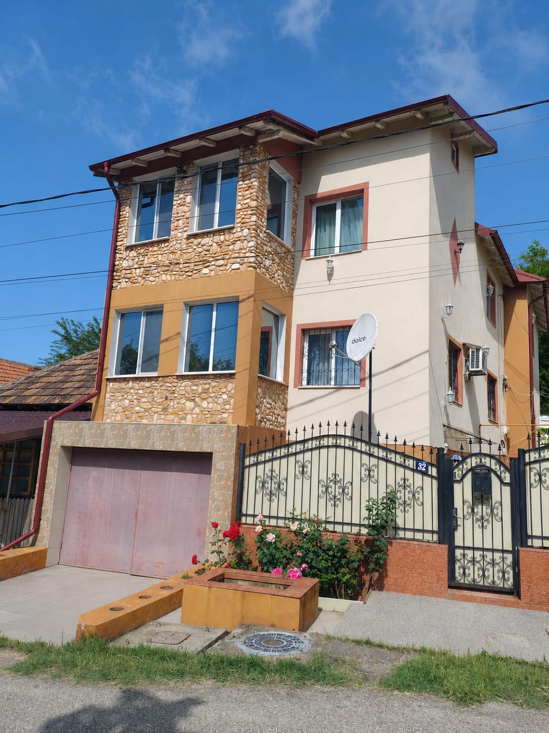 Stefanesti | Proprietate cu doua imobile | Teren 3.297 mp | La 4 km de Pitesti