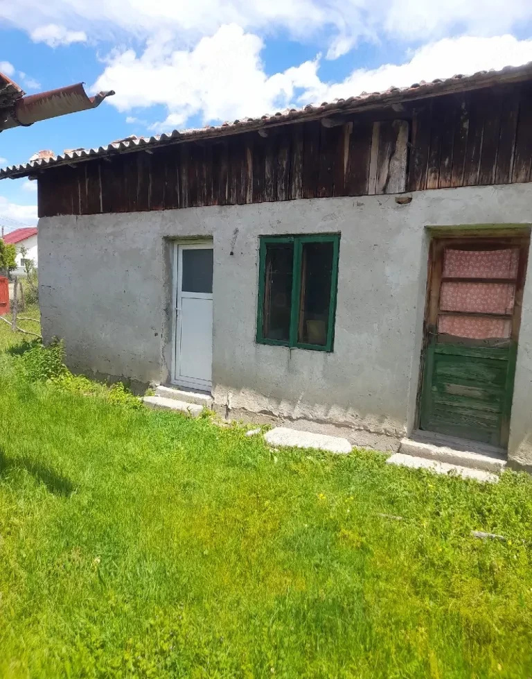 Casă cu 4 camere și teren generos de 940 mp – Stâlpeni - Cotoreni