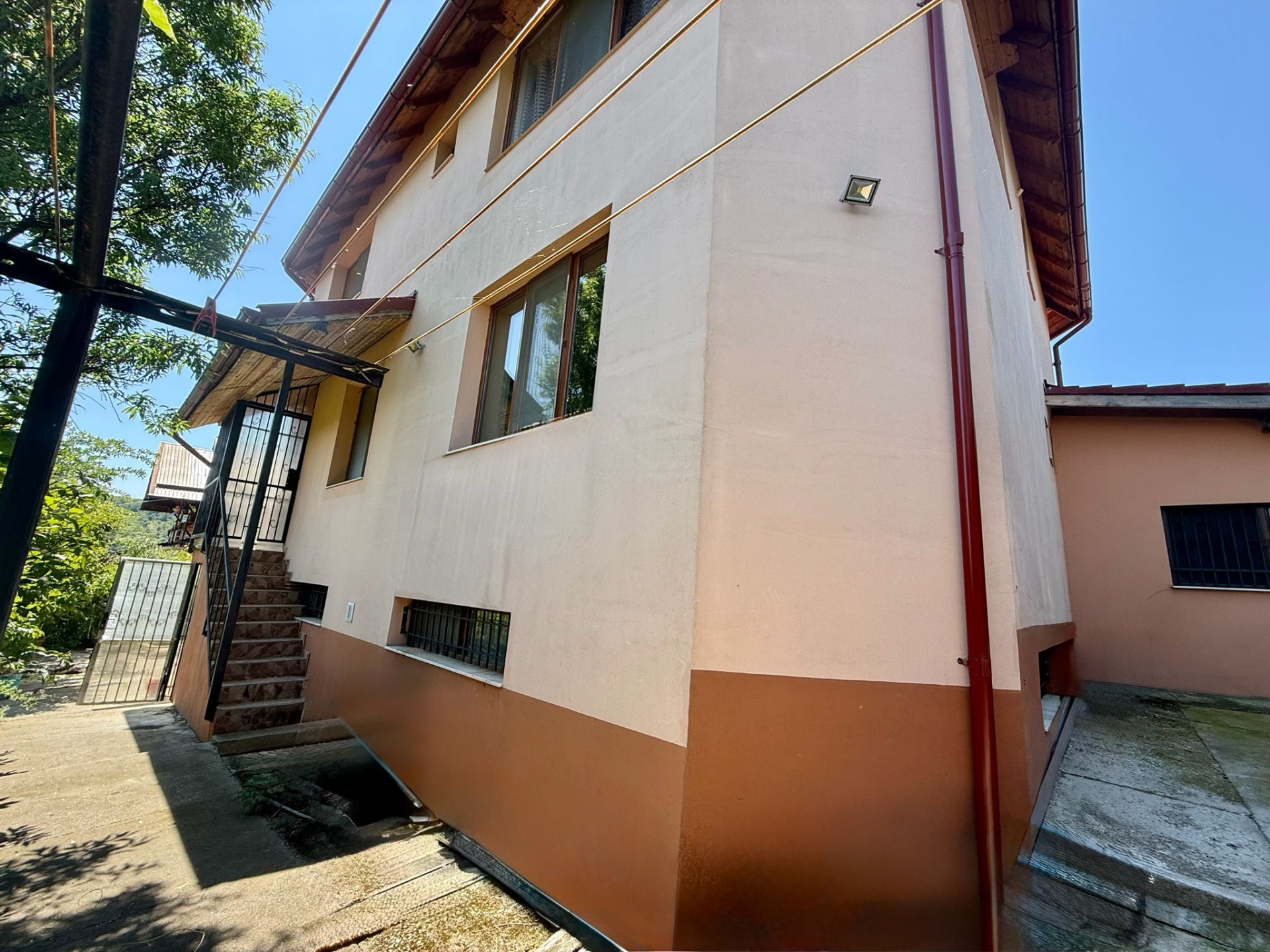 ȘTEFĂNEȘTI | CASĂ PREMIUM | ZONĂ LINIȘTITĂ | FINISAJE DE CALITATE