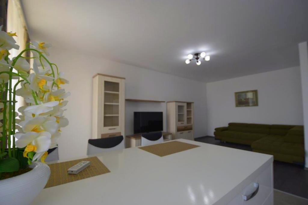 Apartament 2 camerede închiriat – Complex rezidențial modern , zona SEMICENTRALA