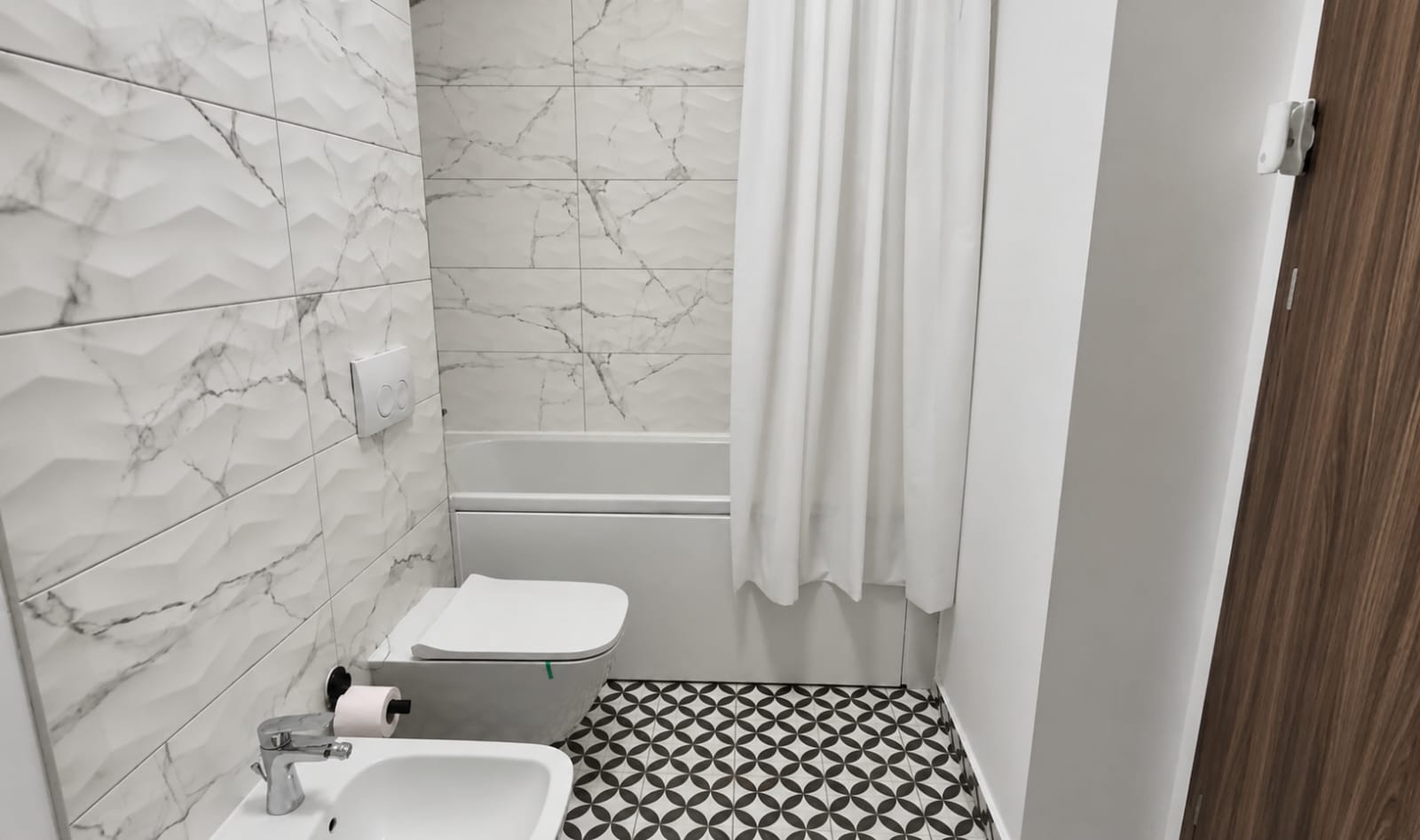 De închiriat apartament 2 camere LUX cu parcare  - Calea Torontalului