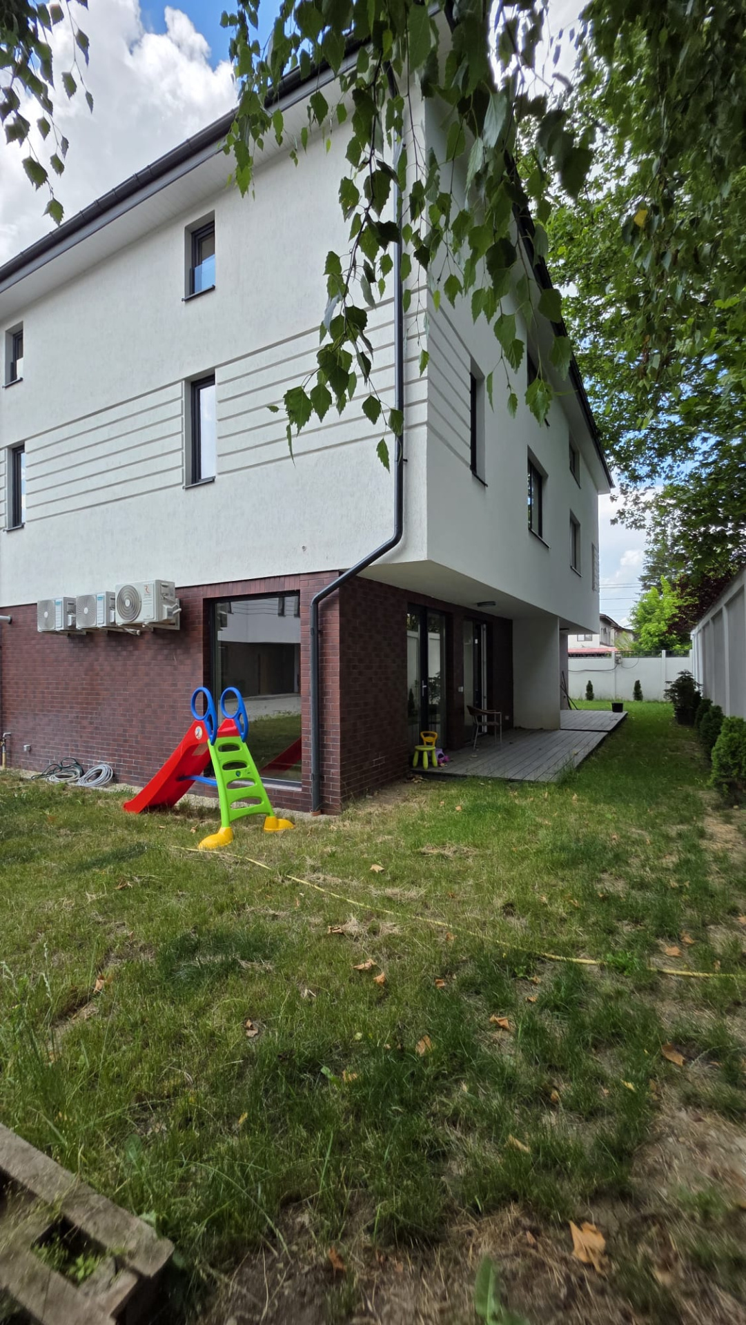 Duplex Premium | 145 mp utili | Curte 90 mp | 4 băi | Otopeni