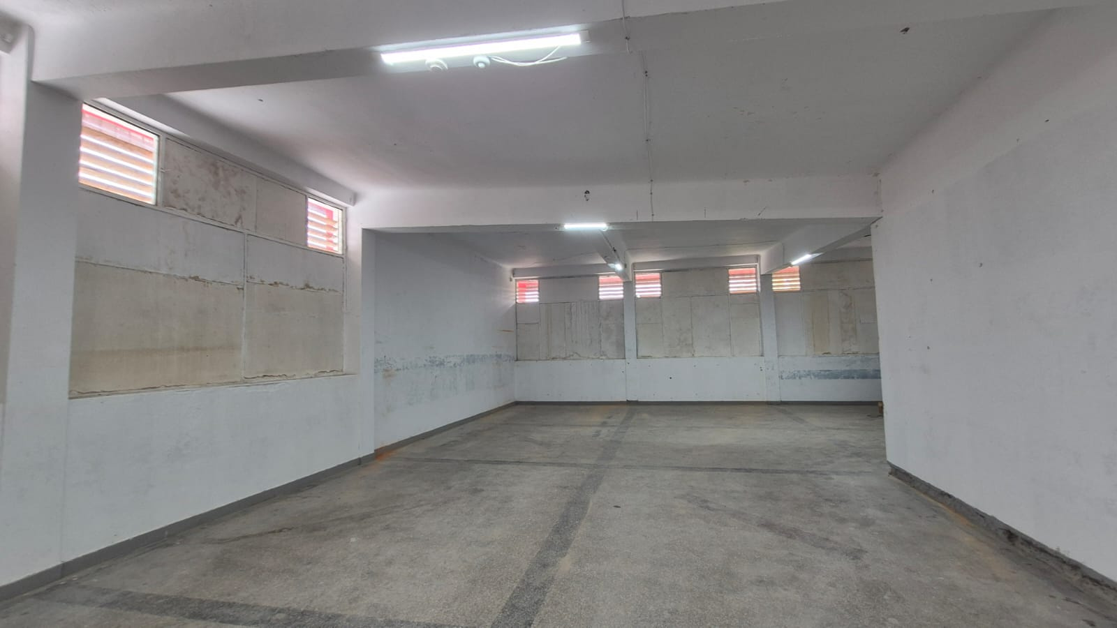 Spațiu Comercial 210 mp + Teren 2.000 mp | Centru Băjești | Chiriaș Existent