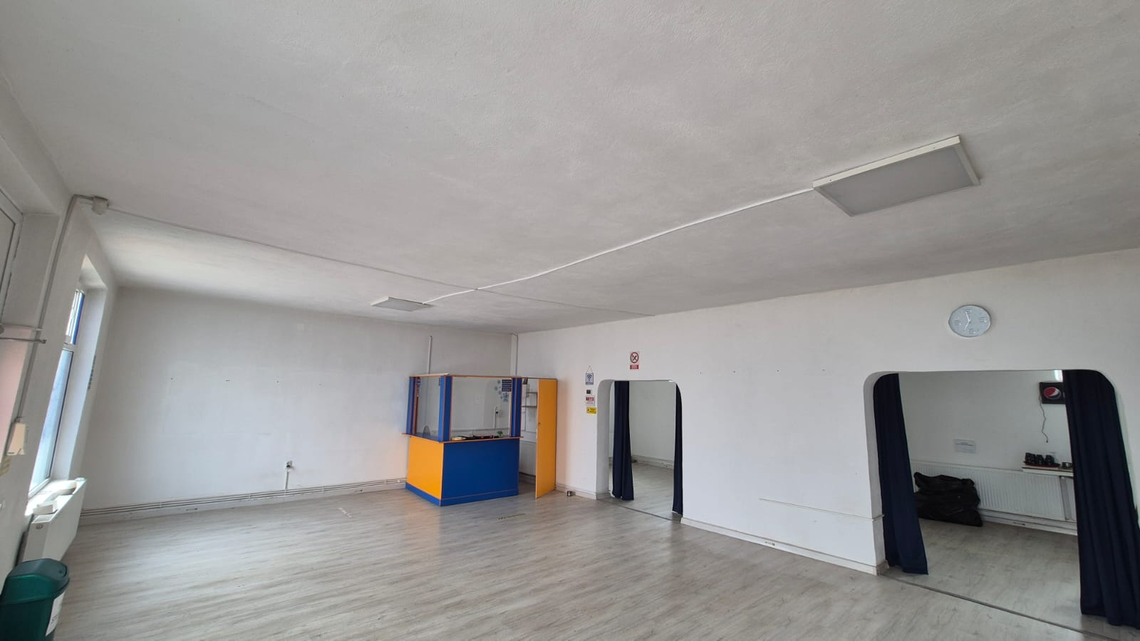 Spațiu Comercial 210 mp + Teren 2.000 mp | Centru Băjești | Chiriaș Existent
