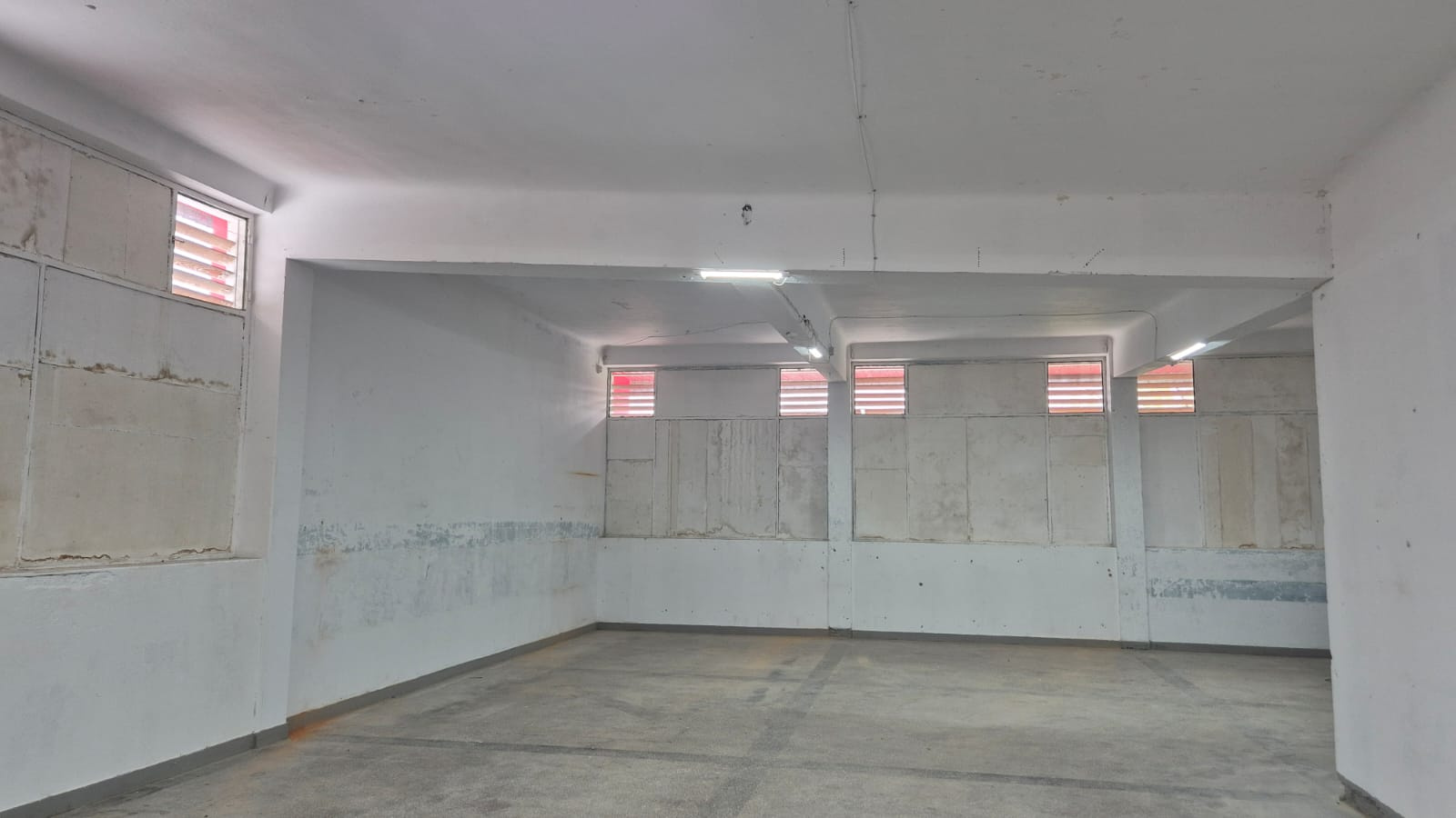 Spațiu Comercial 210 mp + Teren 2.000 mp | Centru Băjești | Chiriaș Existent