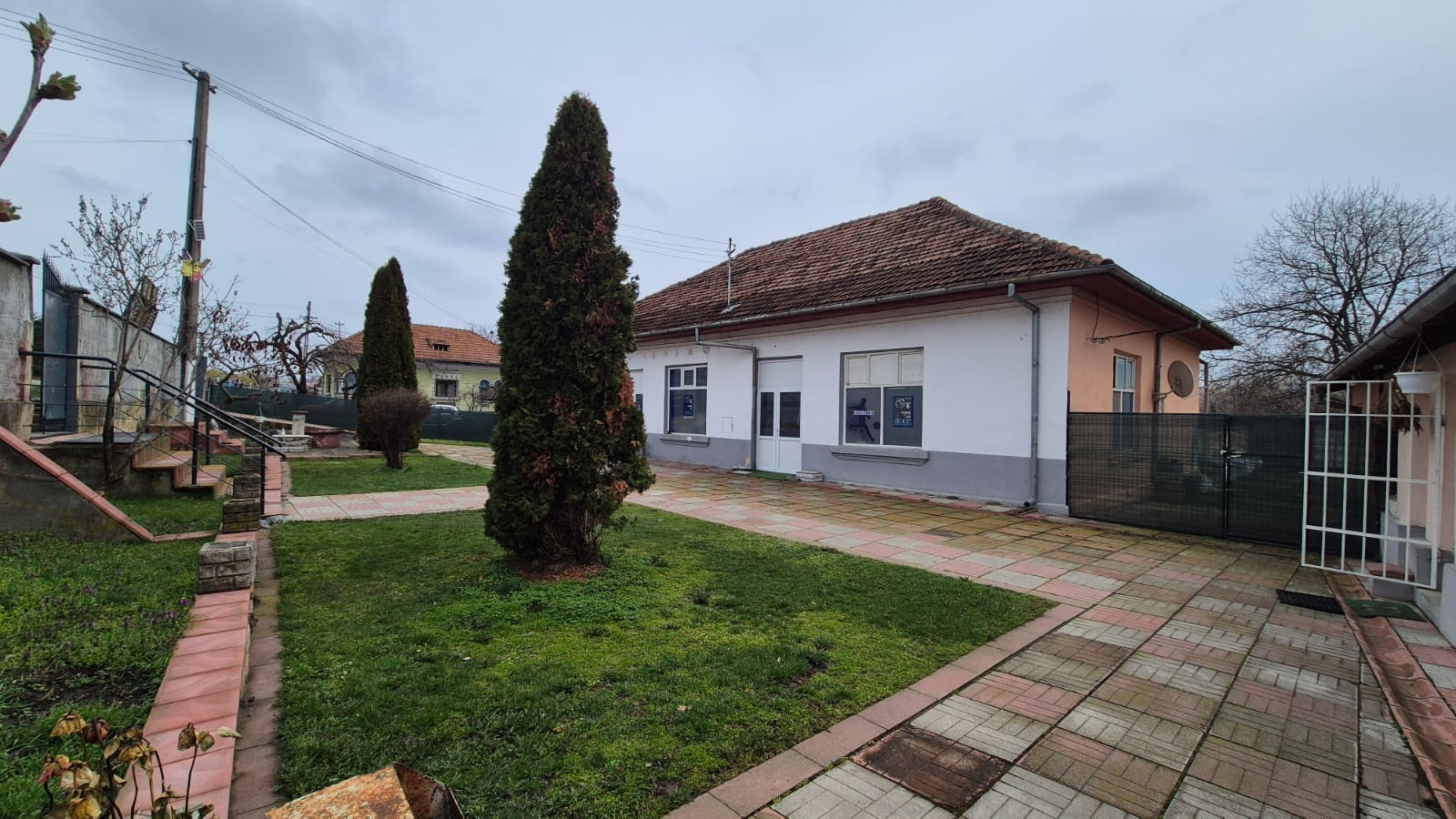 Spațiu Comercial 210 mp + Teren 2.000 mp | Centru Băjești | Chiriaș Existent