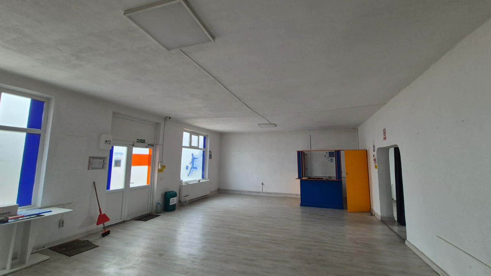 Spațiu Comercial 210 mp + Teren 2.000 mp | Centru Băjești | Chiriaș Existent