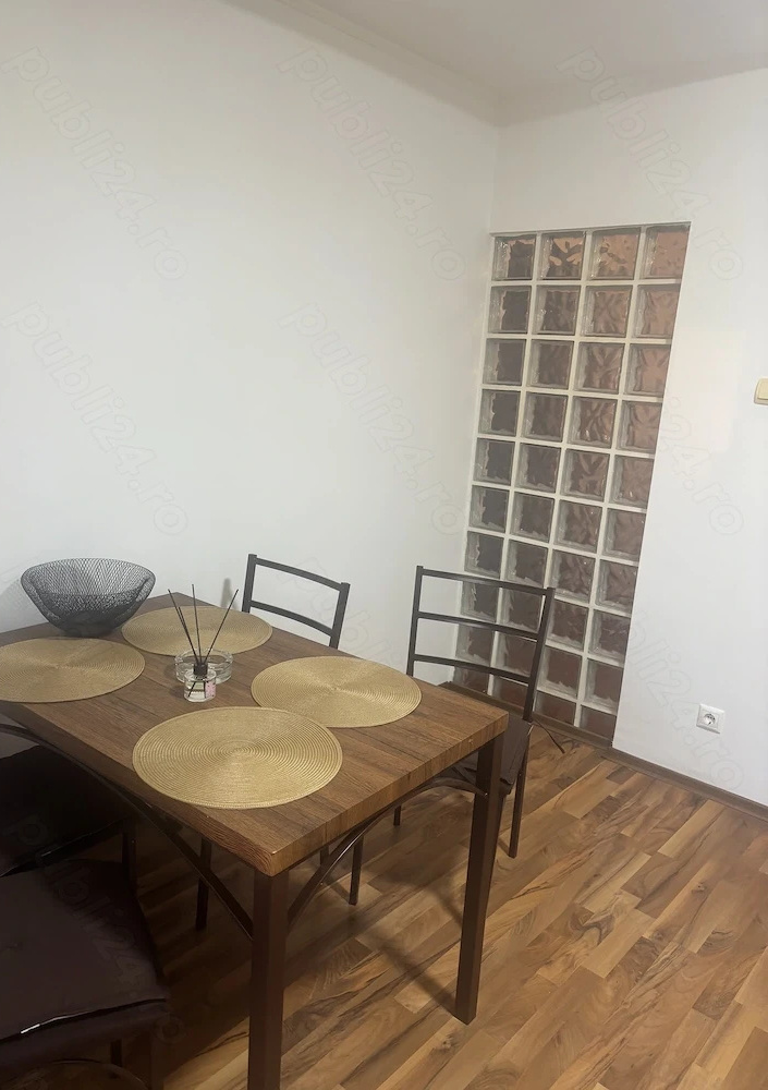 De vânzare apartament 2 camere , et 6/8– Zona Trocadero, Constanța