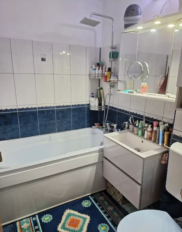 De vânzare apartament 2 camere decomandate, 60 m², str.Ferdinand, Jud Constanta