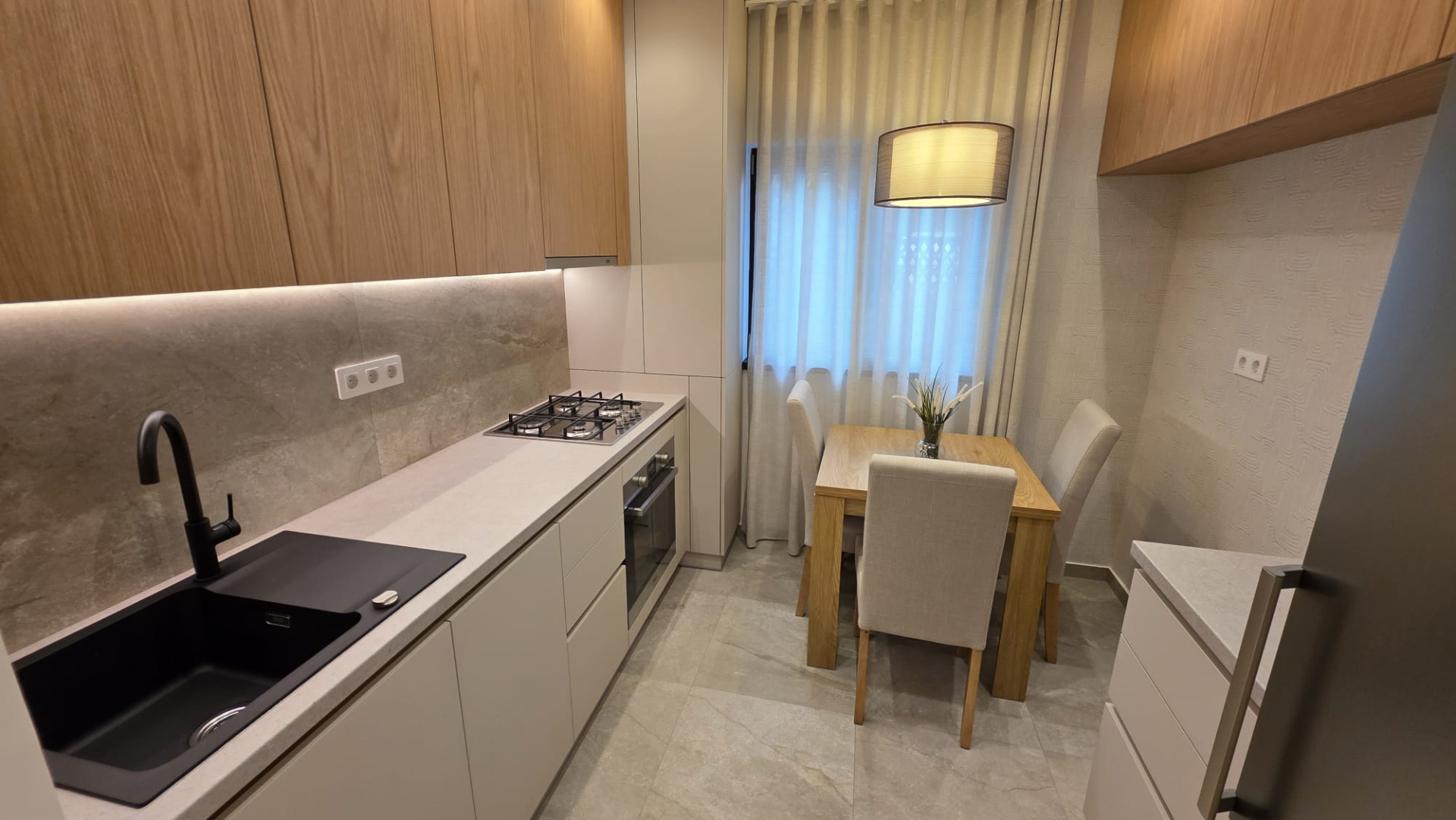 Apartament 4 camere de vanzare in vila- complet renovat 2026- parcare in curte