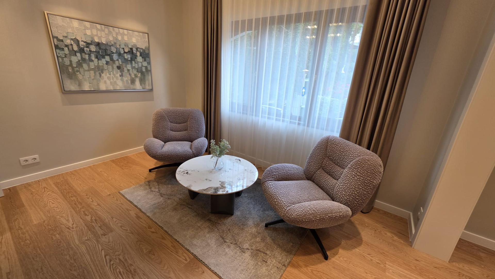 Apartament 4 camere de vanzare in vila- complet renovat 2026- parcare in curte