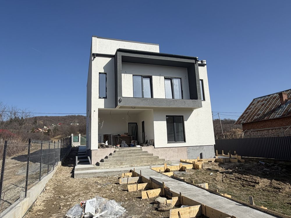 Casă de vânzare în AG Curtea de Arges, 400 m²