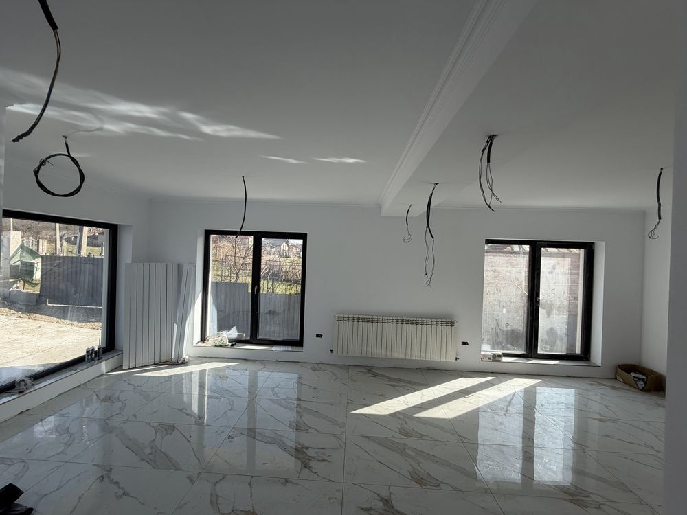 Casă de vânzare în AG Curtea de Arges, 400 m²
