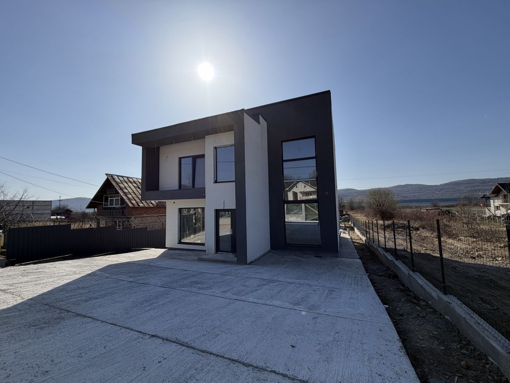 Casă de vânzare în AG Curtea de Arges, 400 m²