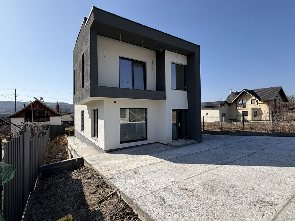Casă de vânzare în AG Curtea de Arges, 400 m²