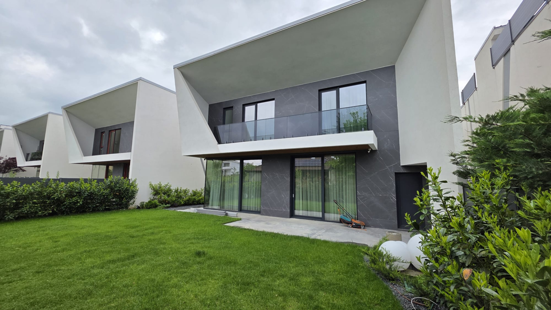 Casă de vânzare în IF Voluntari, 400 m²
