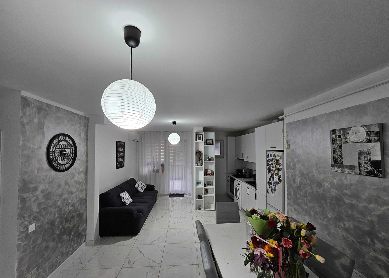 🏡 3 camere | 2 băi | Terasă 23 mp | Parcare inclusă | Florilor