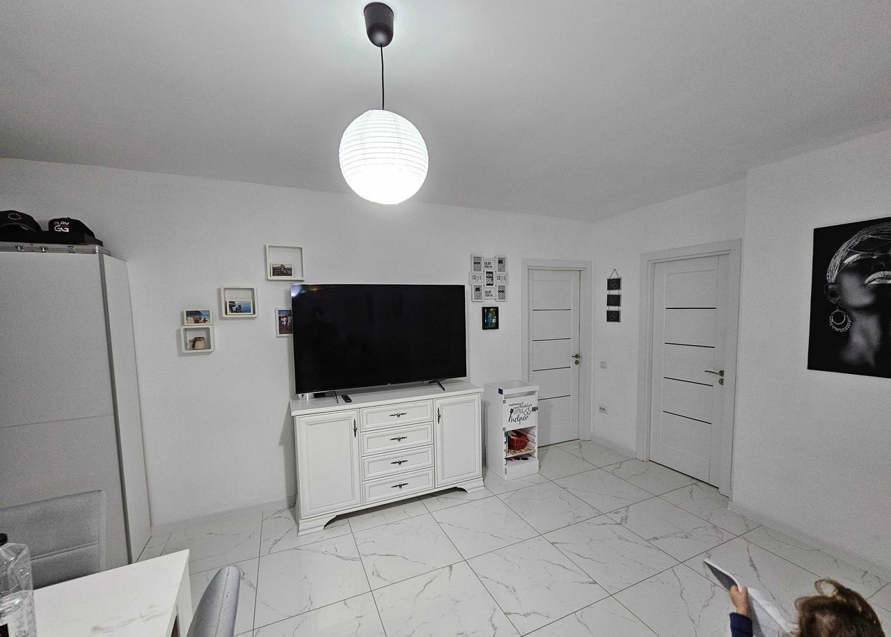🏡 3 camere | 2 băi | Terasă 23 mp | Parcare inclusă | Florilor