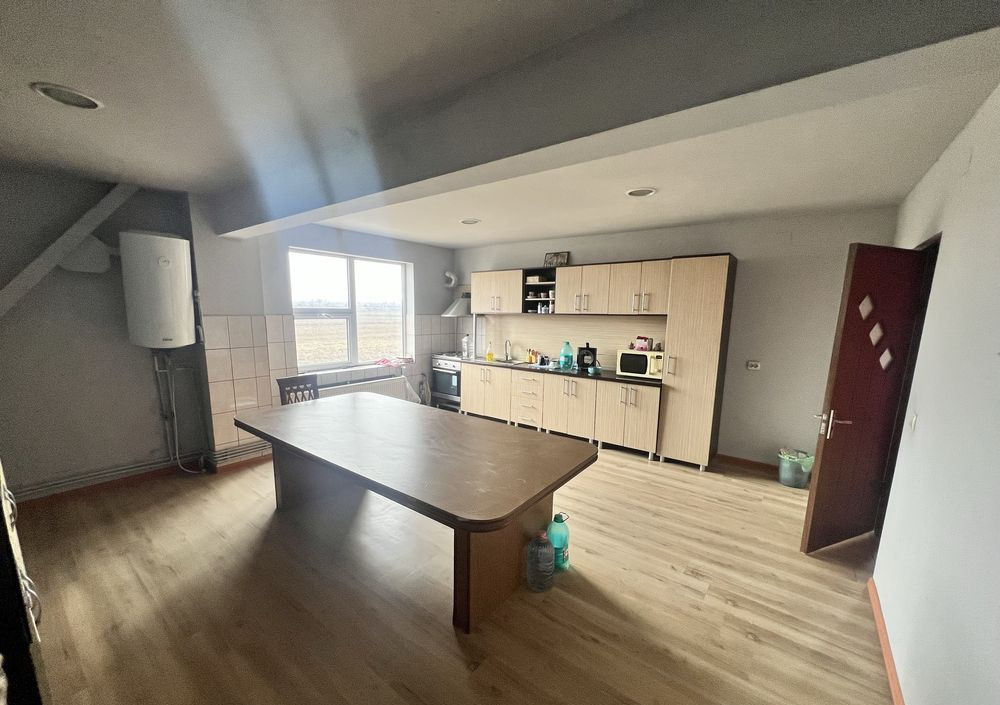 Birou de închiriat în DB Gaesti, 1000 m²