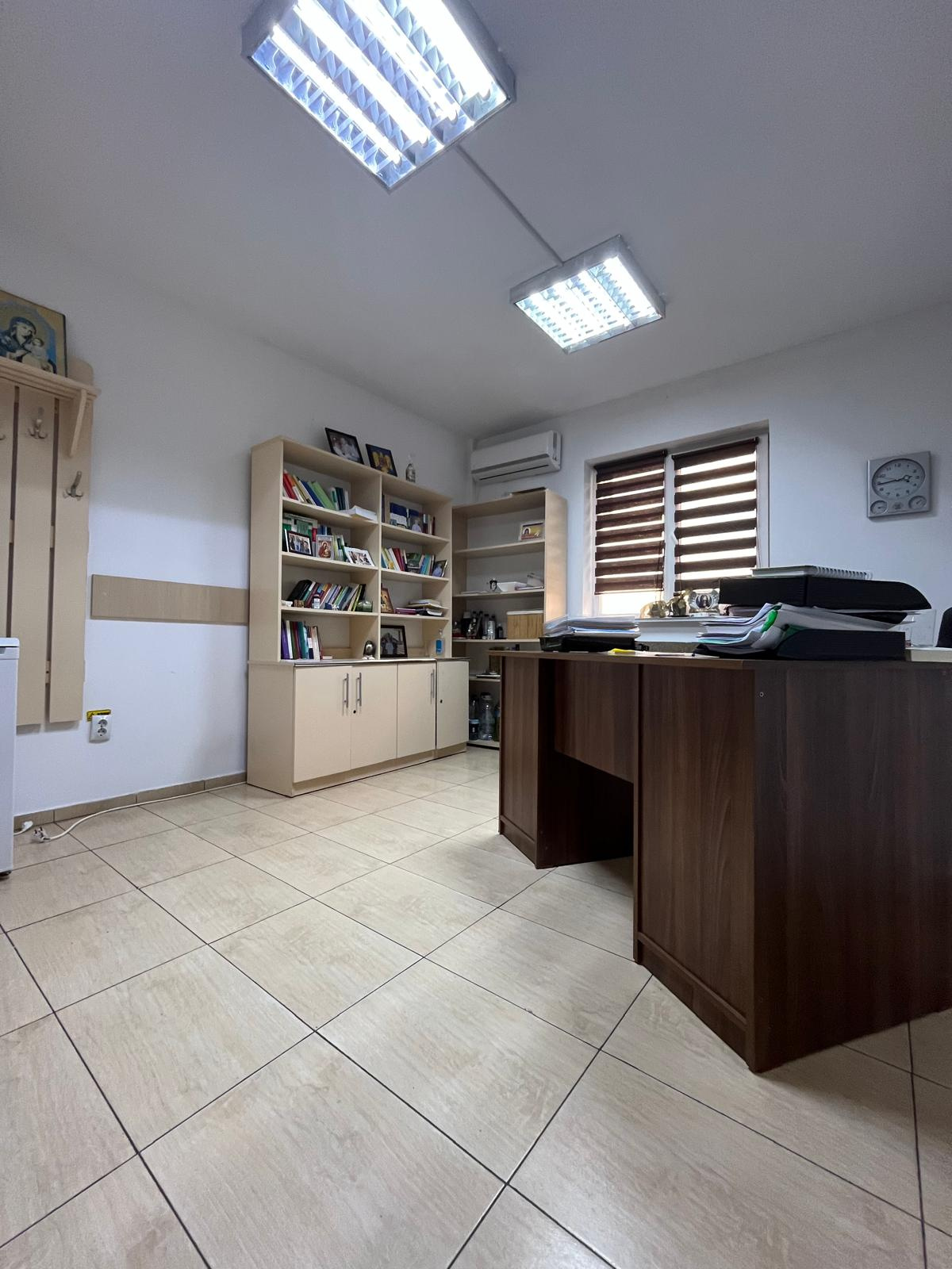 P+M House with Equipped Offices and 5,423 sqm Land for Business and Living with A1 Access 2