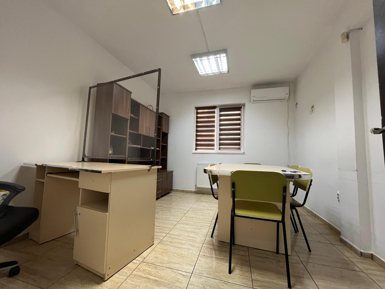 P+M House with Equipped Offices and 5,423 sqm Land for Business and Living with A1 Access 4
