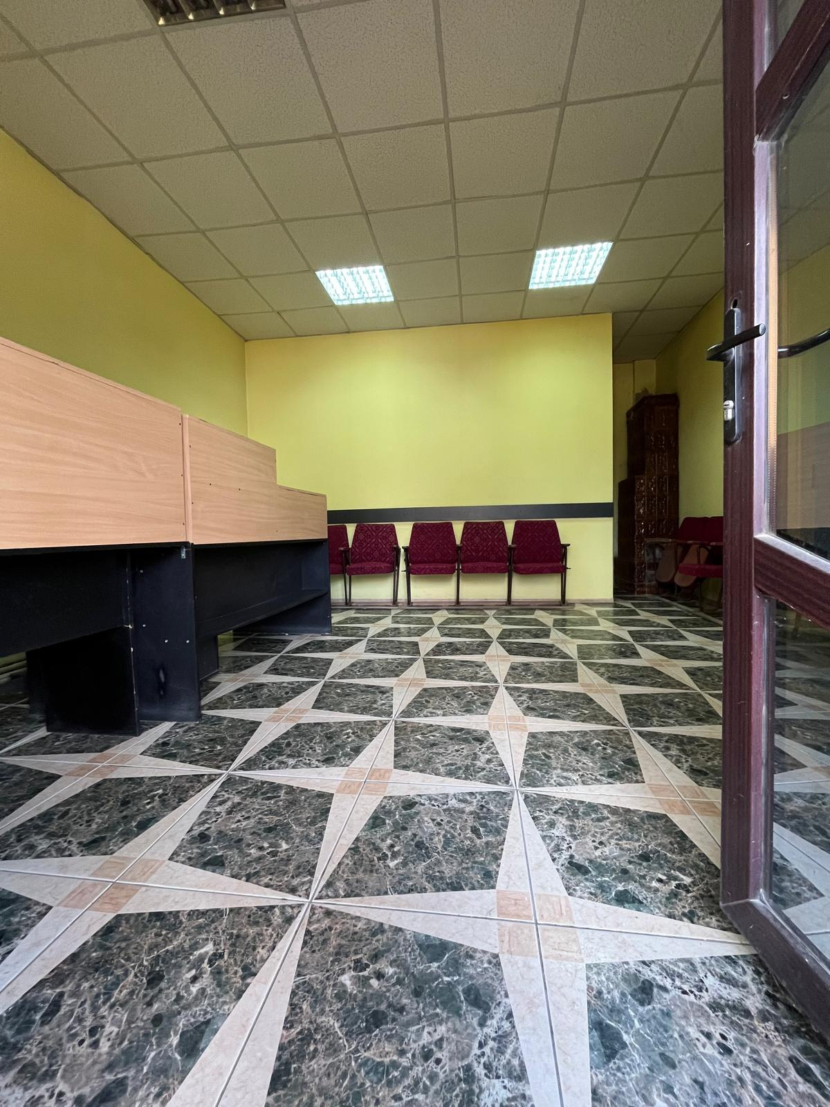 House in the center of Corbii Mari commune, ideal for offices, practice or residence 4