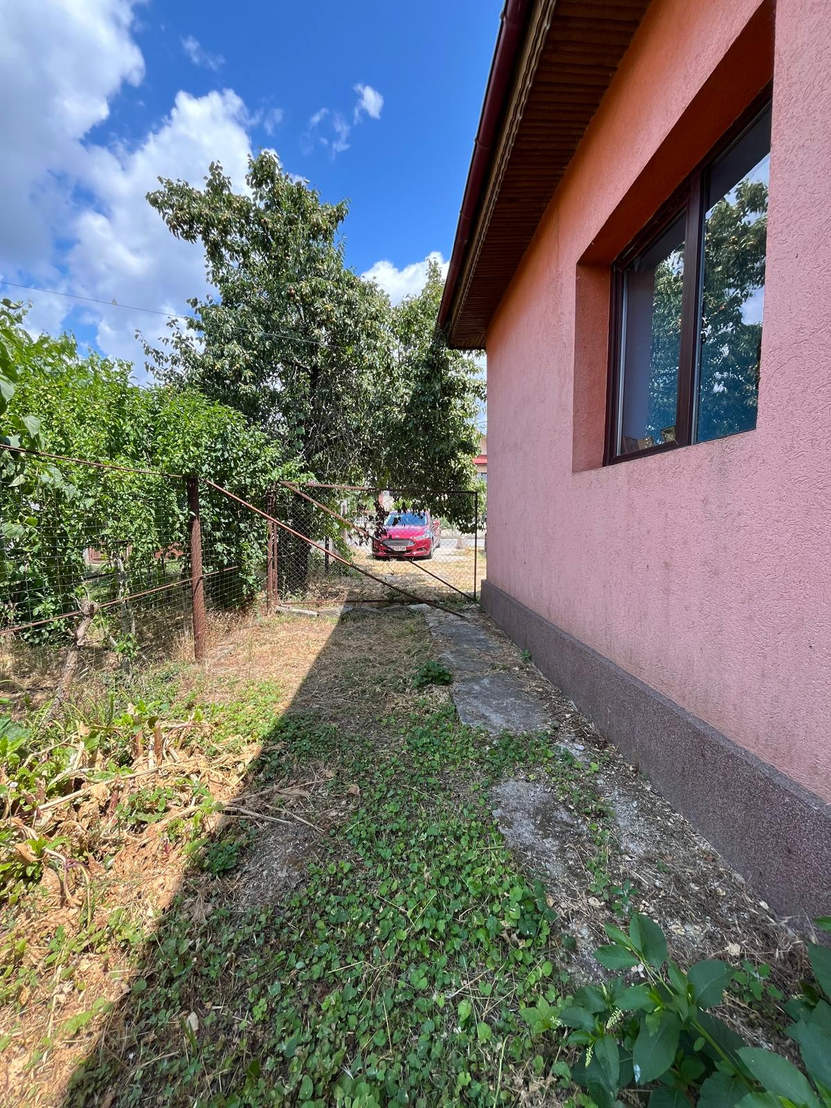House in the center of Corbii Mari commune, ideal for offices, practice or residence 2