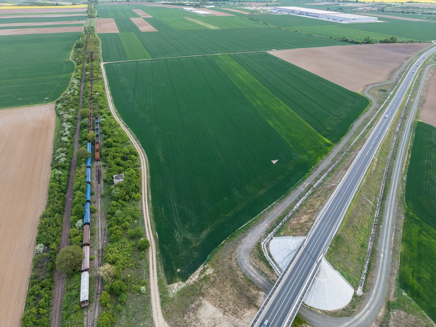 TEREN INDUSTRIAL INTRAVILAN – 38.226 MP | LÂNGĂ DEPOZITUL PROFI |