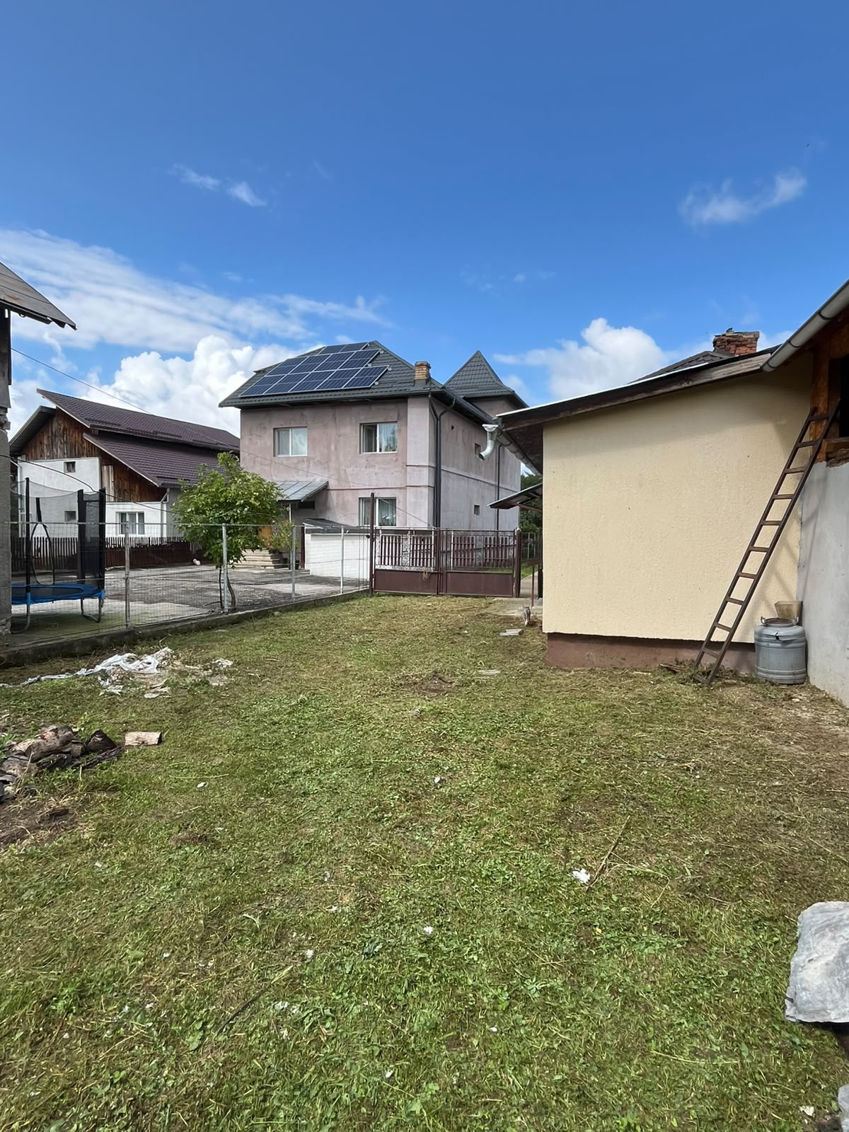 3-Bedroom House with 1,140 sqm Plot, All Utilities, Annexes and Street Access 5