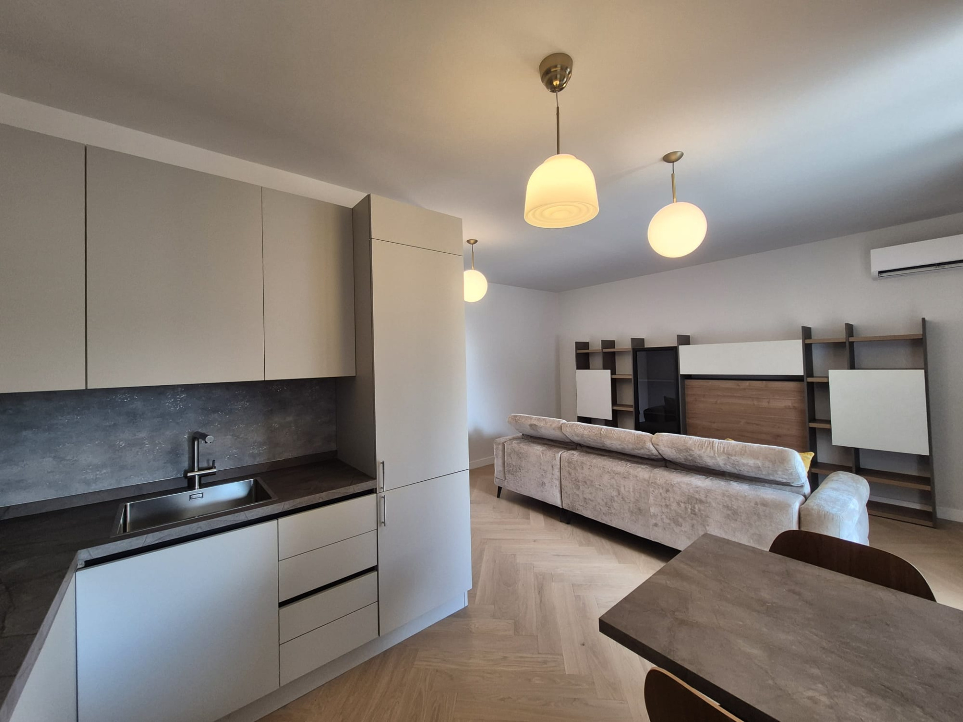 Apartament de închiriat în B Bucuresti, 63 m²