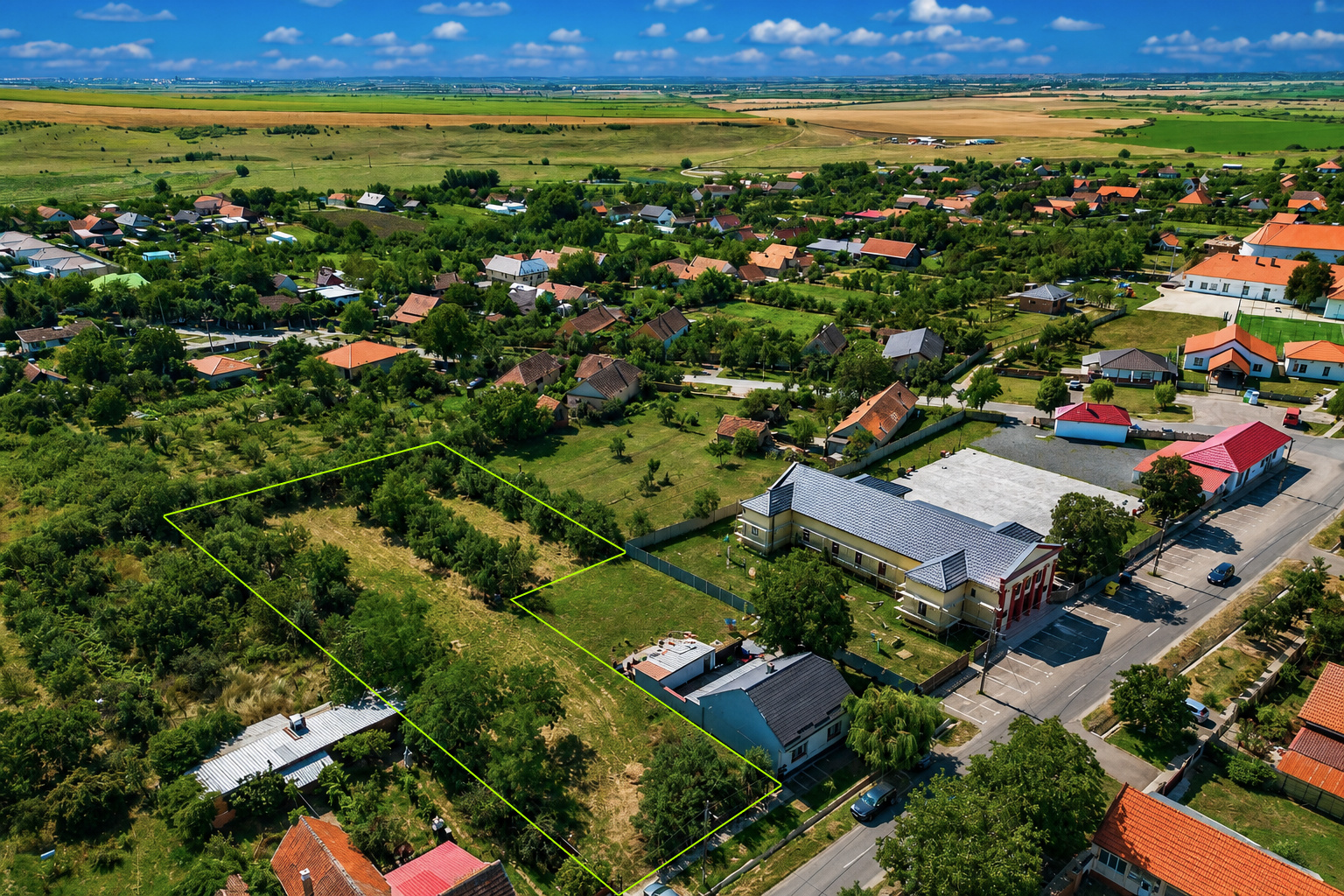 For sale: land in the center of Ianova locality 3
