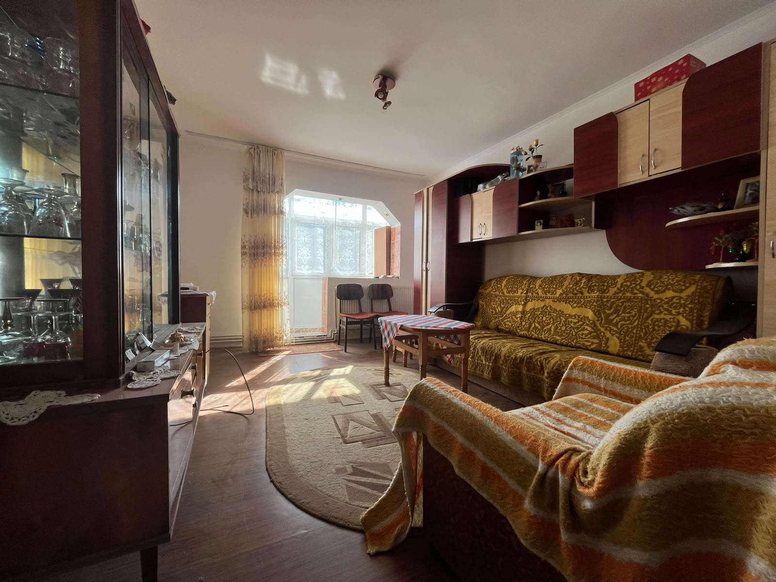Vanzare 2 camere central etaj 3 mobilat+utilat Gaesti
