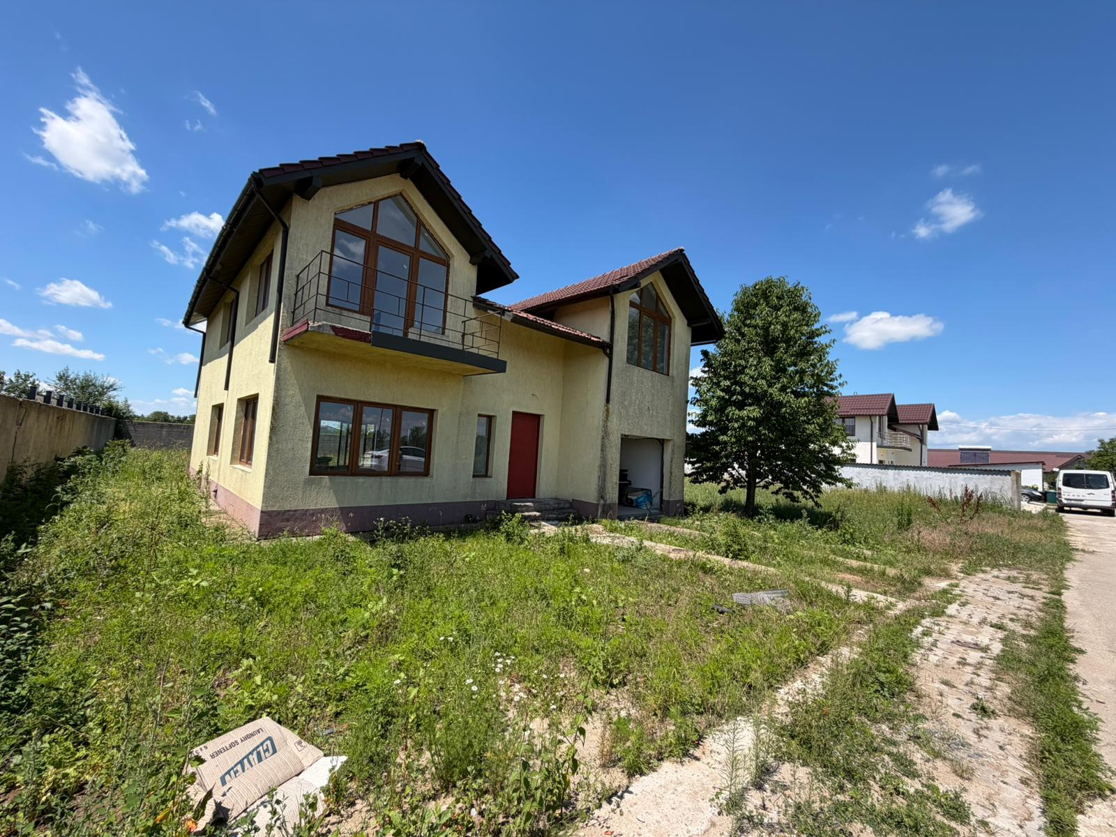 Casa spatioasa cu 5 dormitoare, Teren 1000mp, Butimanu -Ungureni
