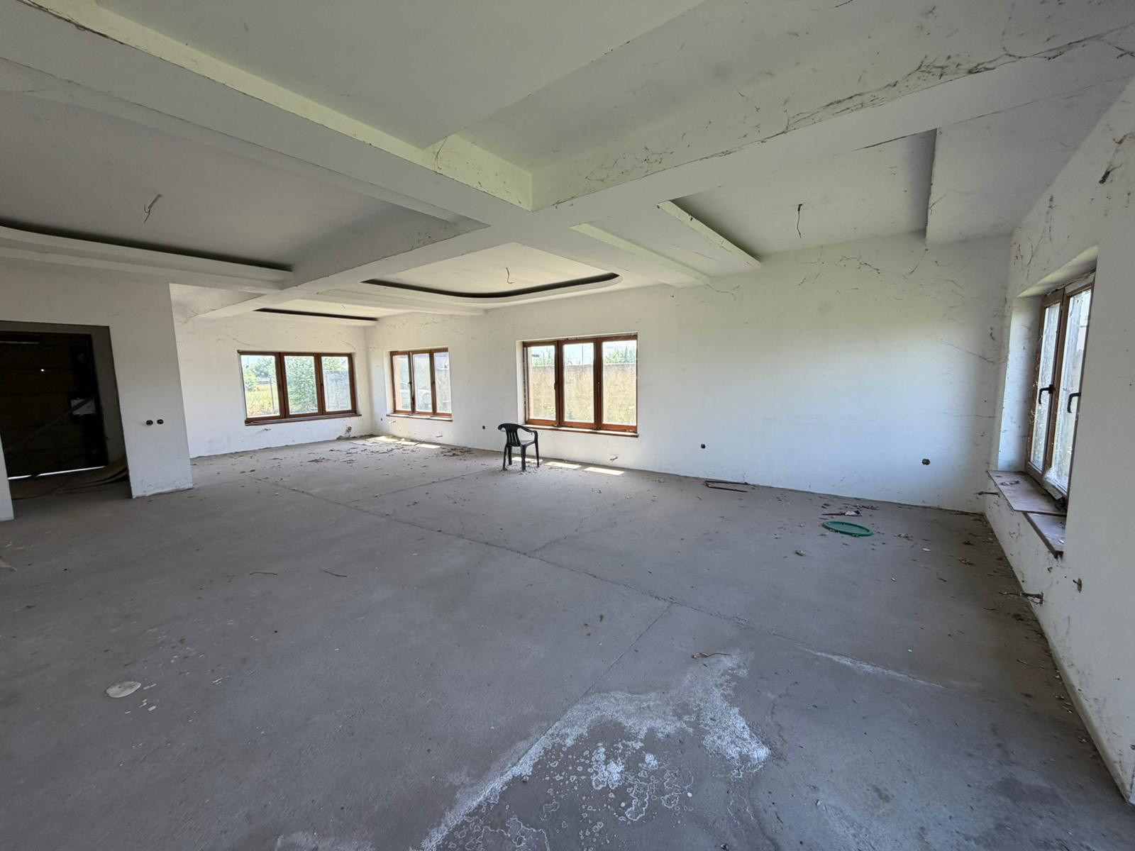 Casa spatioasa cu 5 dormitoare, Teren 1000mp, Butimanu -Ungureni