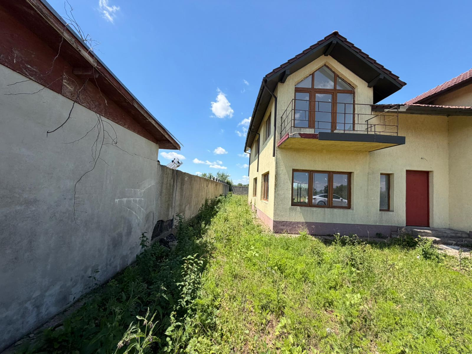 Casa spatioasa cu 5 dormitoare, Teren 1000mp, Butimanu -Ungureni