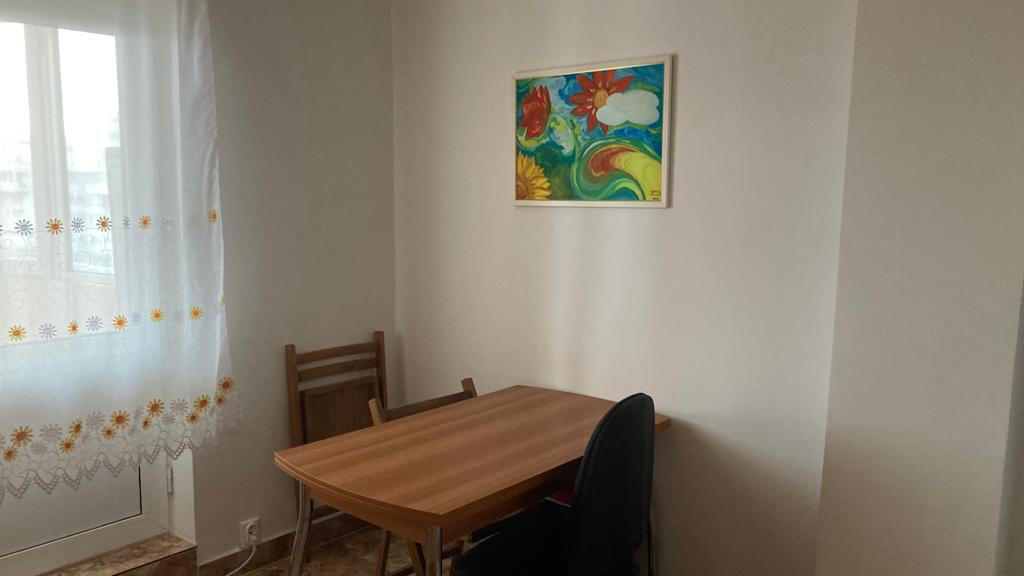 Vanzare apartament2 camere Fratii Golesti