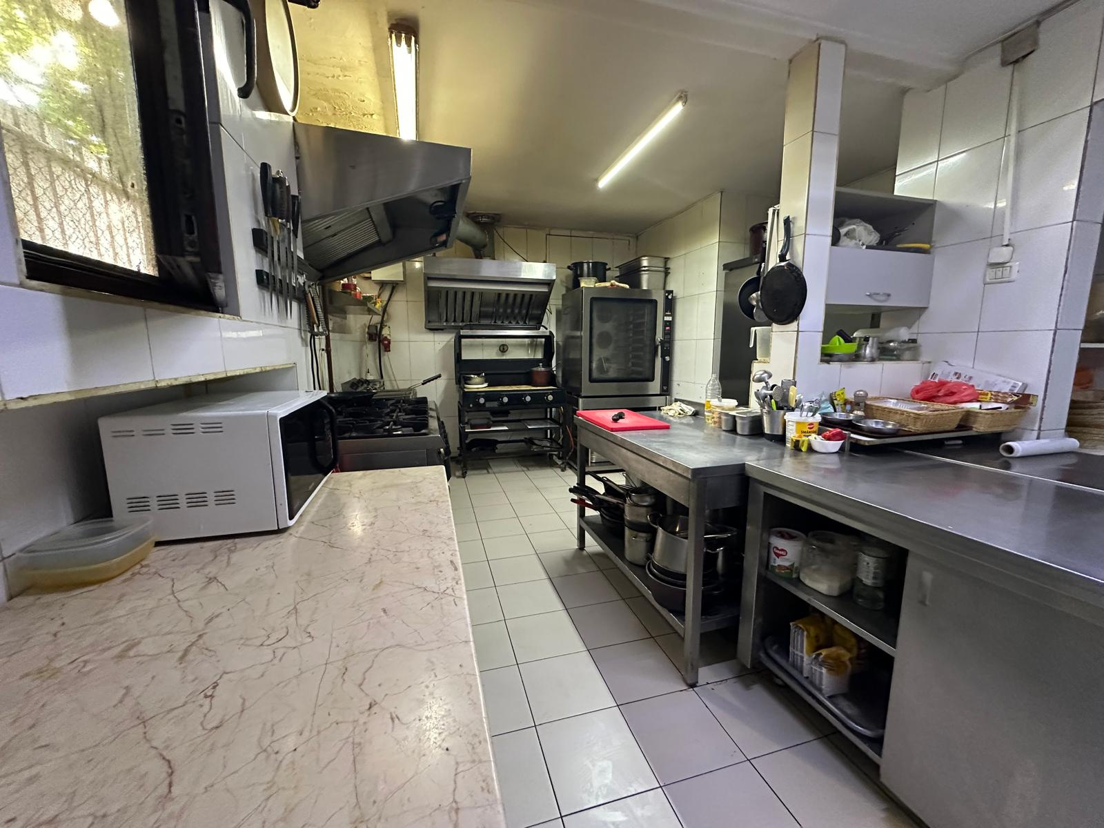 Comercial de vânzare în B Bucuresti, 650 m²