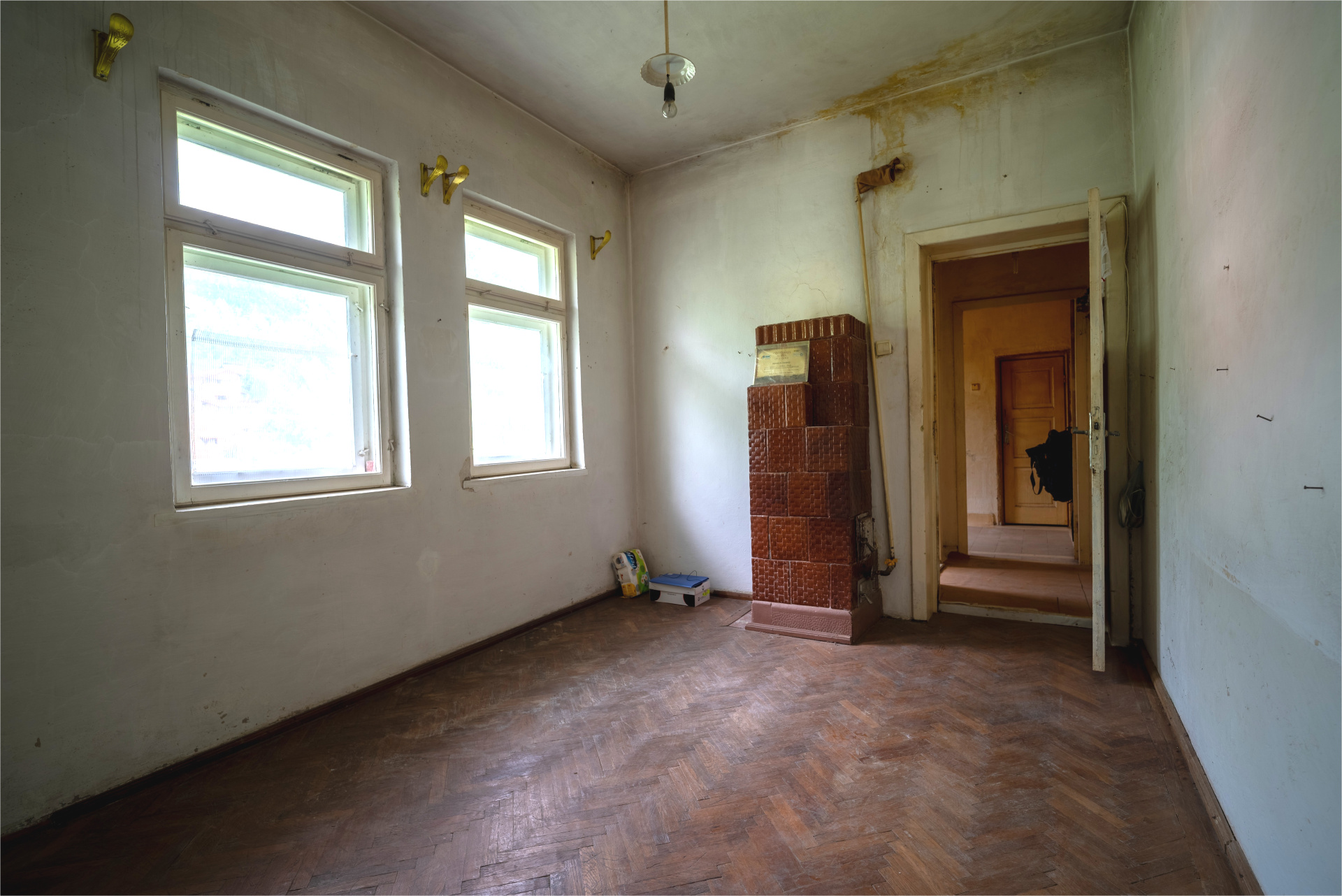 Garsoniera de renovat in centrul statiunii Azuga