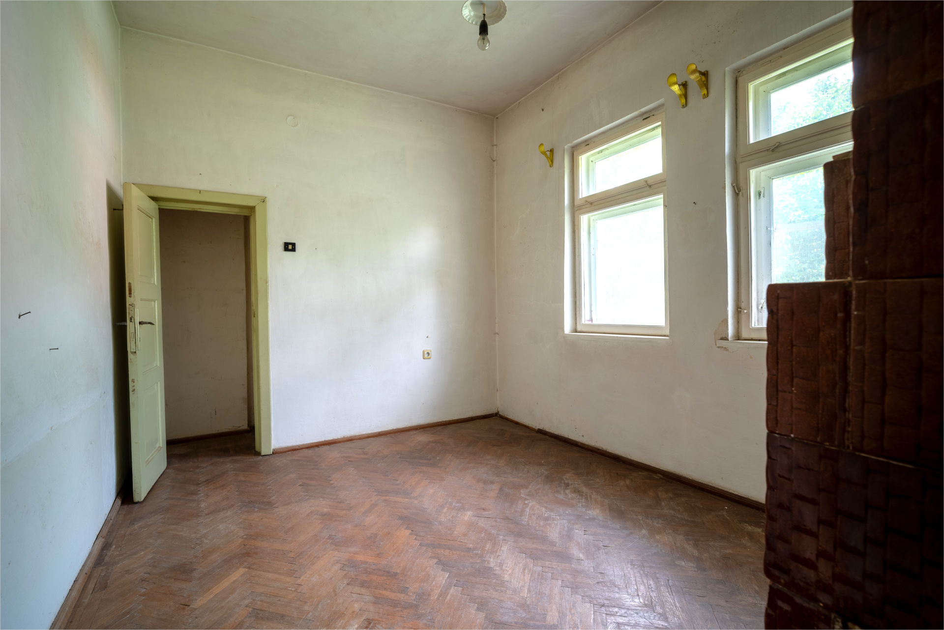 Garsoniera de renovat in centrul statiunii Azuga
