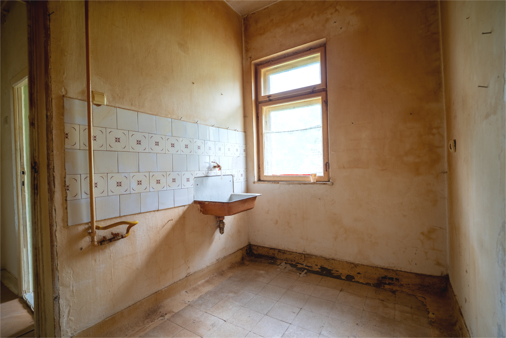 Garsoniera de renovat in centrul statiunii Azuga