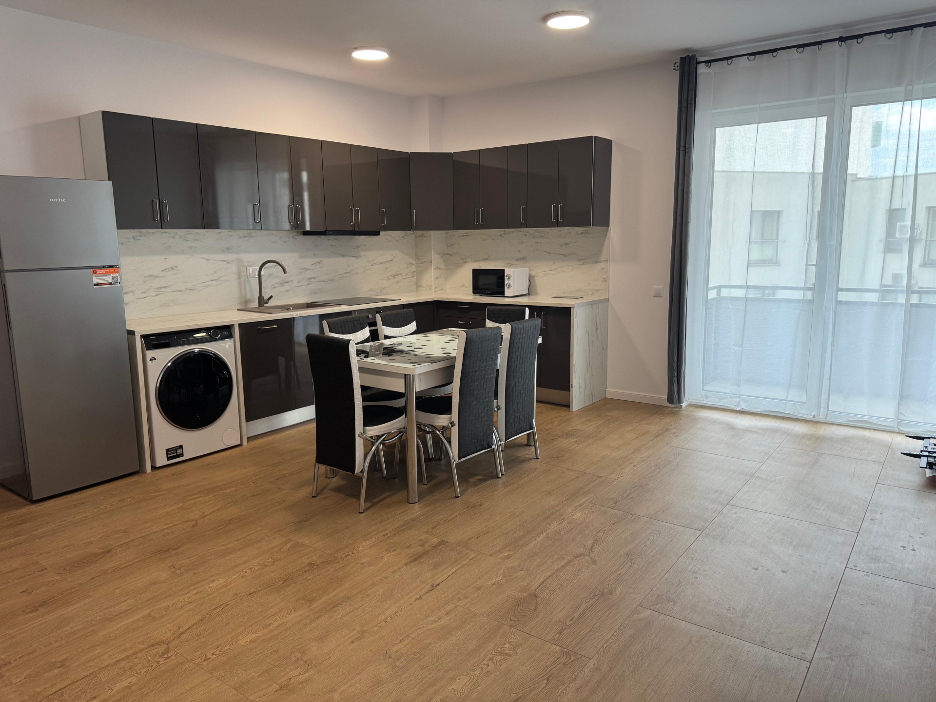 Apartament cu 2 camere de închiriat | Bloc nou | Parcare subterană
