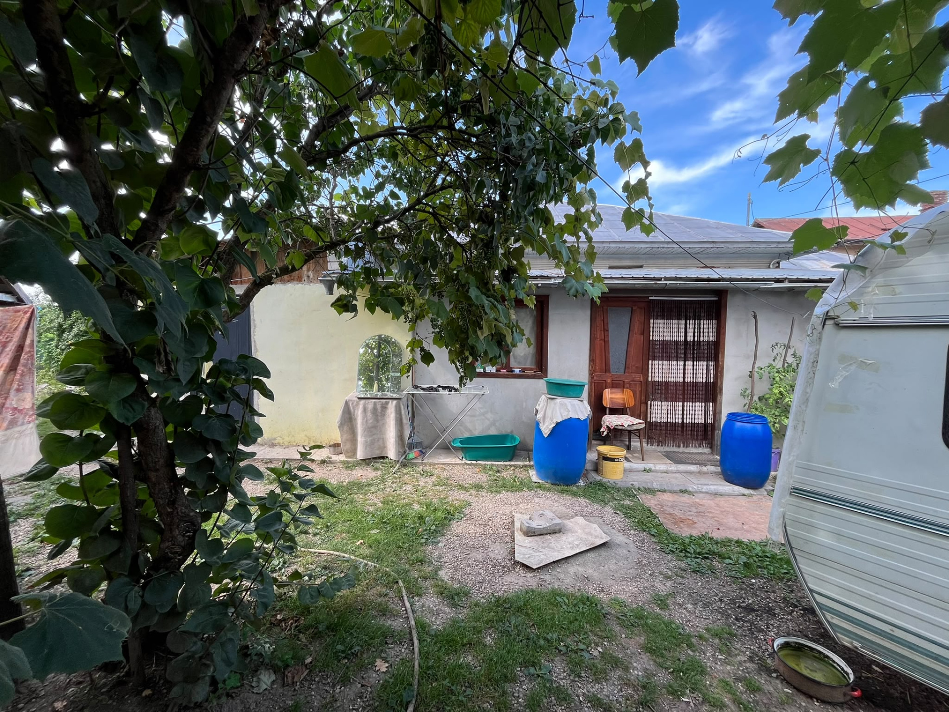Casa cu 3 camere + teren 567 mp pe Nicolae Balcescu in Gaesti